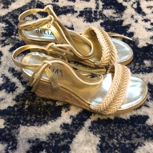 Wedge sandals with long ties